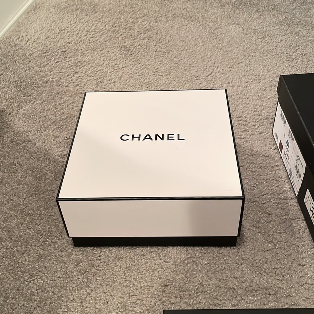 Three boxes - Picture 4 of 6